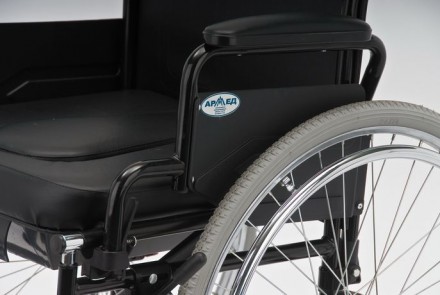Кресло-коляска с санитарным оснащением Armed H 011A